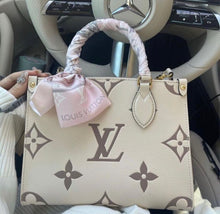 Load image into Gallery viewer, Louis Vuitton Onthego PM tote bag
