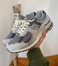 Load image into Gallery viewer, New Balance 2002R
