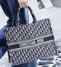 Load image into Gallery viewer, Dior tote bag
