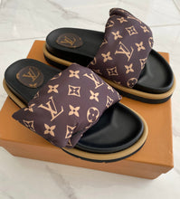 Load image into Gallery viewer, Louis Vuitton slides
