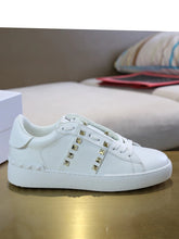 Load image into Gallery viewer, Valentino sneakers
