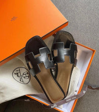 Load image into Gallery viewer, Hermès Oran mules
