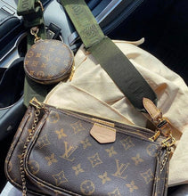 Load image into Gallery viewer, Louis Vuitton Multi Pouch
