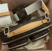 Load image into Gallery viewer, Louis Vuitton Utility Bag
