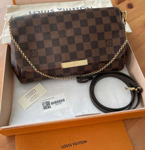 Load image into Gallery viewer, Louis Vuitton clutch
