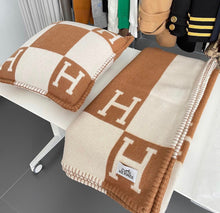 Load image into Gallery viewer, Hermès blanket
