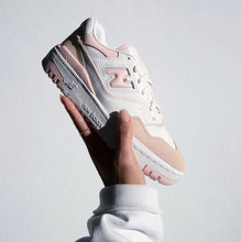 Load image into Gallery viewer, New Balance 550
