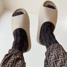 Charger l&#39;image dans la galerie, Yeezy Slide Bone
